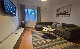 Stylish 2 Bed Apt - Harry Potter/ Leavesden Studios/Watford/Hemel Hempstead - Families/Professionals & Contractors Welcome - Serviced Accomodation