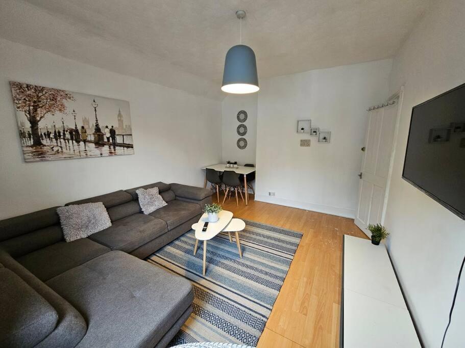 Harry Potter's Leavesden Retreat: Stylish 2-Bed Serviced Apartment Sarratt Exterior photo