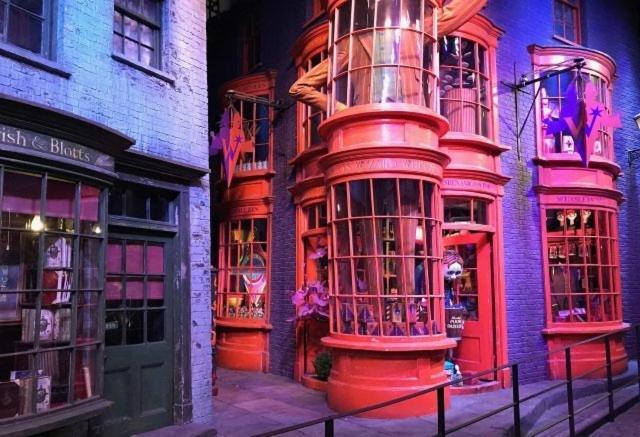 Harry Potter's Leavesden Retreat: Stylish 2-Bed Serviced Apartment Sarratt Exterior photo