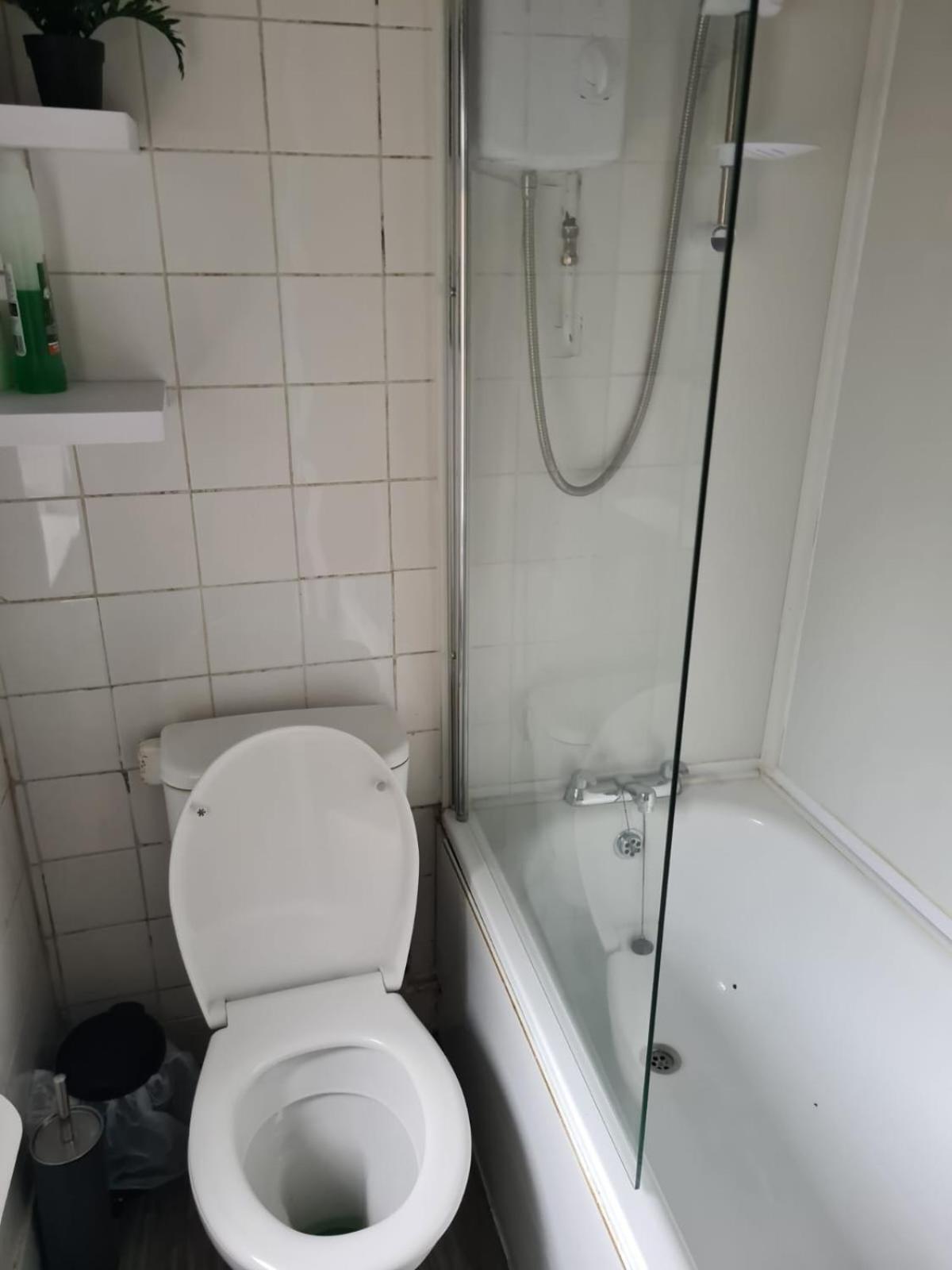 Harry Potter's Leavesden Retreat: Stylish 2-Bed Serviced Apartment Sarratt Exterior photo