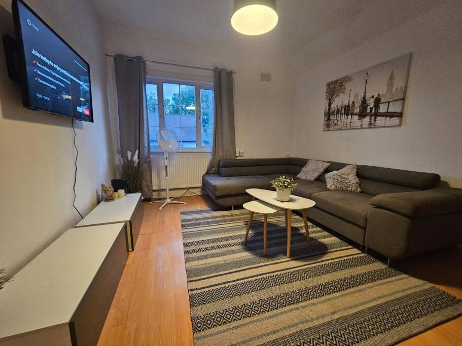 Harry Potter's Leavesden Retreat: Stylish 2-Bed Serviced Apartment Sarratt Exterior photo